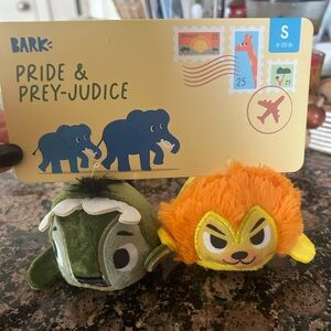 Bark‎ Wildbeest Plush Dog Toys - Yellow and Green